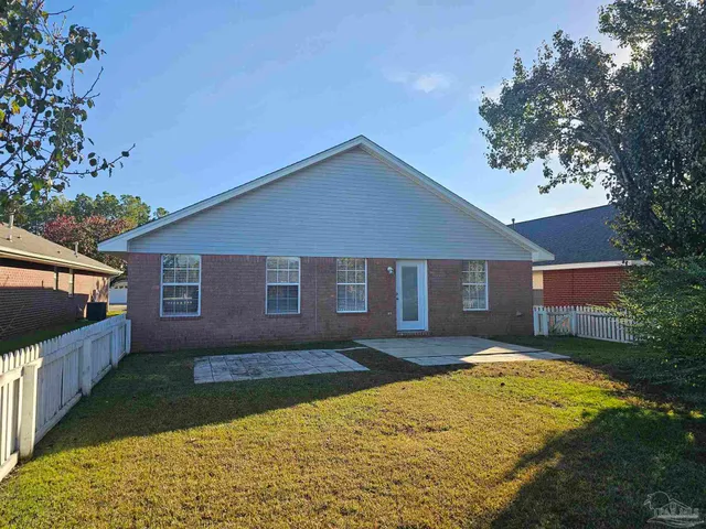 $2,050 | 28 Easton Street, Cantonment, FL 32533