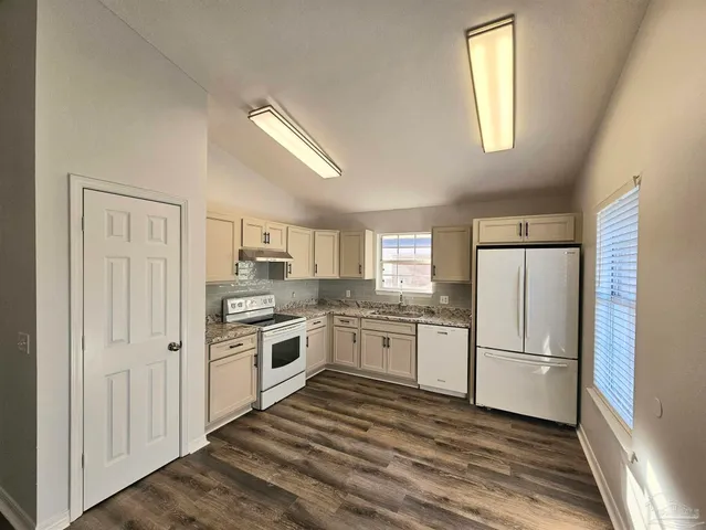 $2,050 | 28 Easton Street, Cantonment, FL 32533