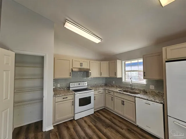 $2,050 | 28 Easton Street, Cantonment, FL 32533