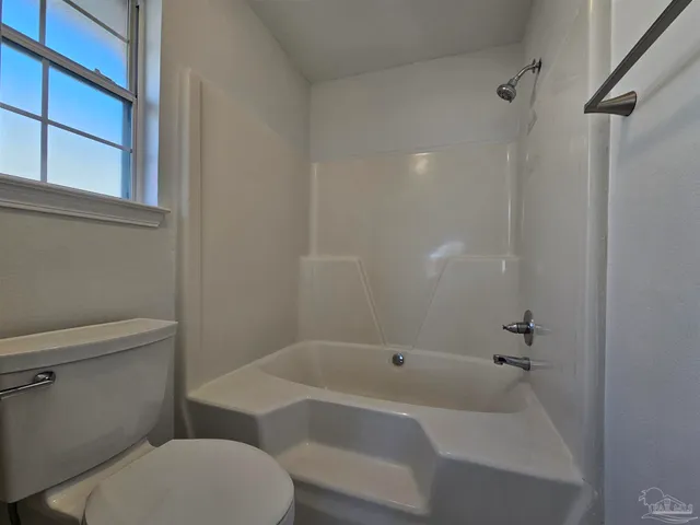 $2,050 | 28 Easton Street, Cantonment, FL 32533