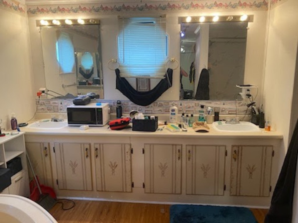 97119 Diamond Street Yulee, FL 32097 - Photo 4 of 6 a bathroom with a sink and a mirror