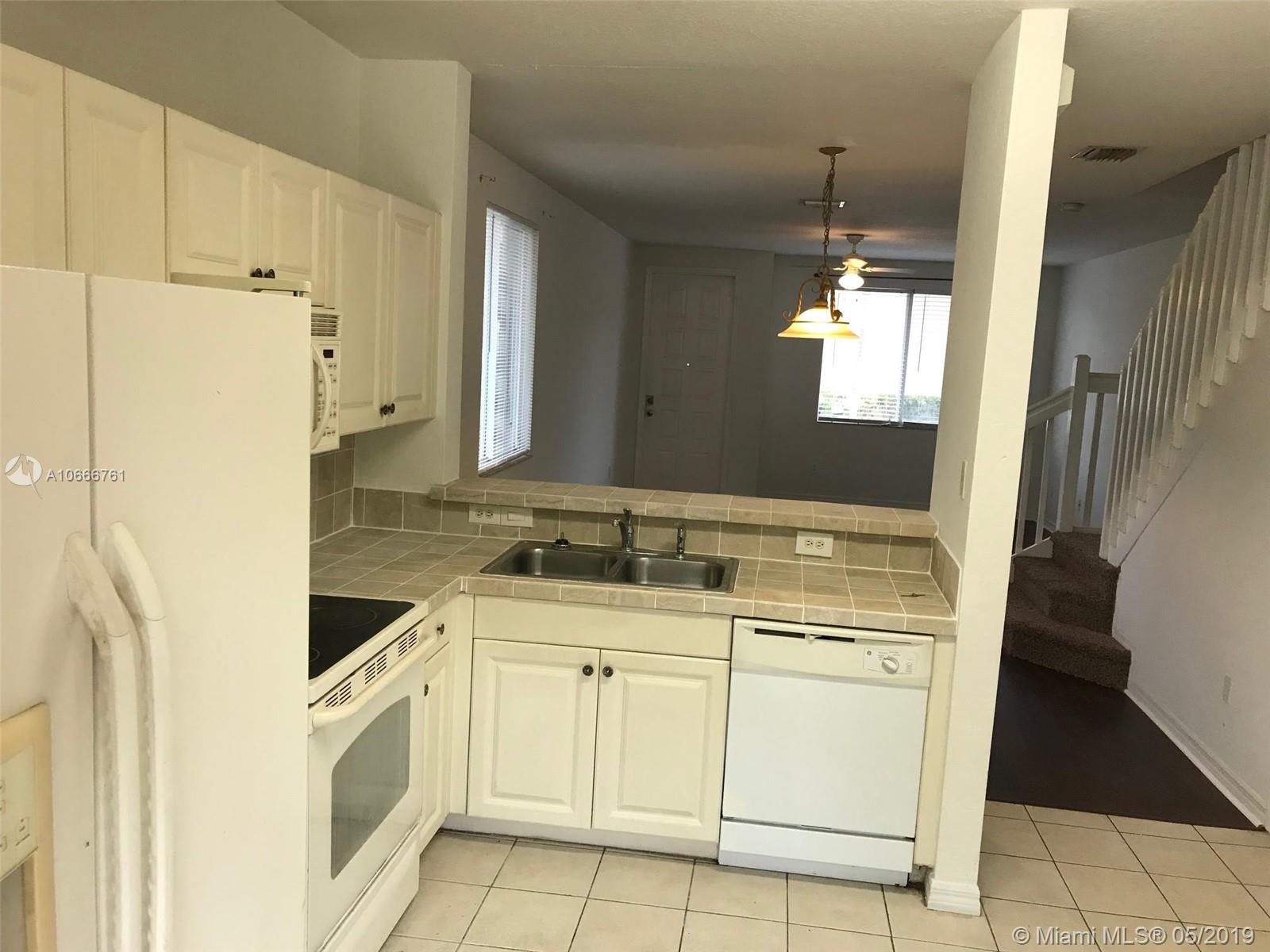 1900 Alamanda Way Riviera Beach, FL 33404 - Photo 4 of 11