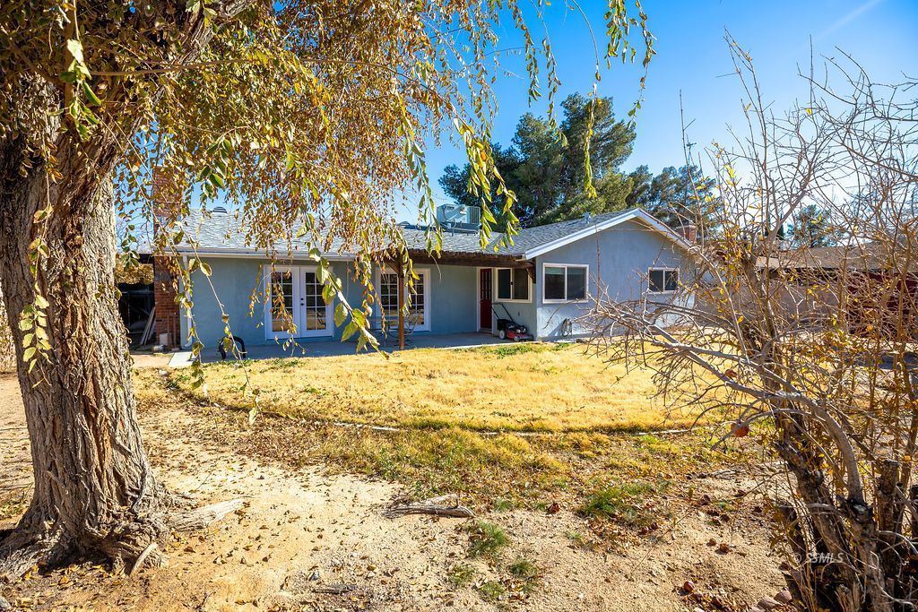 725 Randall Street Ridgecrest, CA 93555 - Photo 35 of 36 a front view of house with yard and trees around