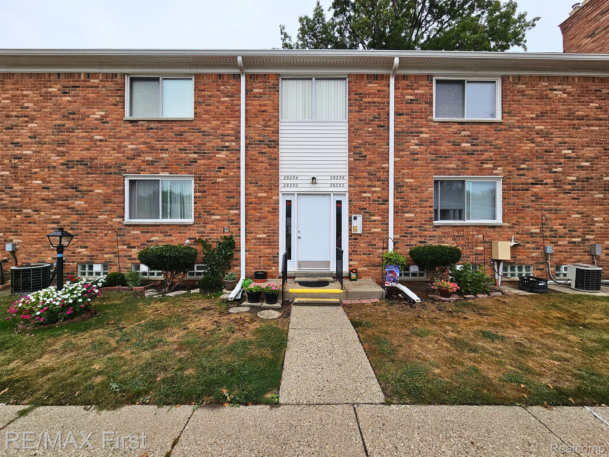 29236 Hoover Road Warren, MI 48093 - Photo 1 of 16 Gallery Image 1