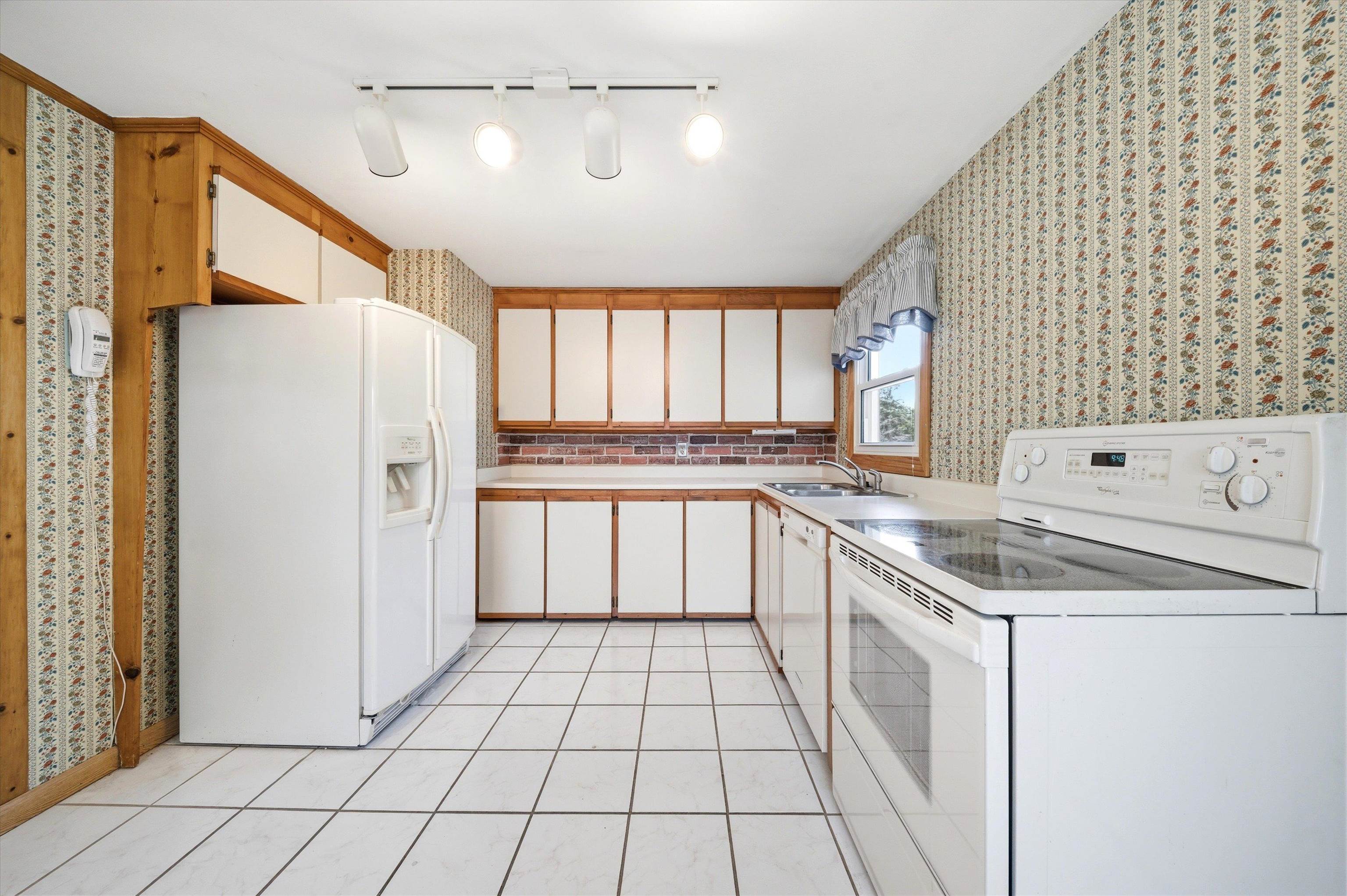 33 Ross Street Nashua, NH 03060 - Photo 7 of 31