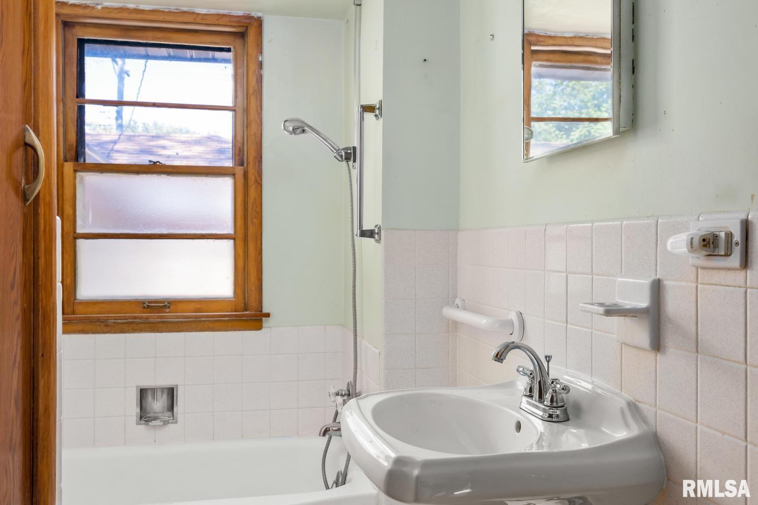 200 Mary Street Washington, IL 61571 - Photo 15 of 26 Gallery Image 15