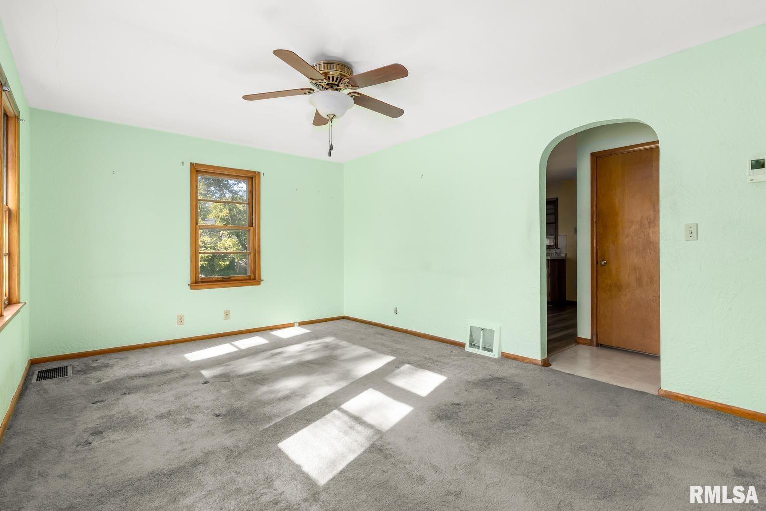 200 Mary Street Washington, IL 61571 - Photo 5 of 26 Gallery Image 5