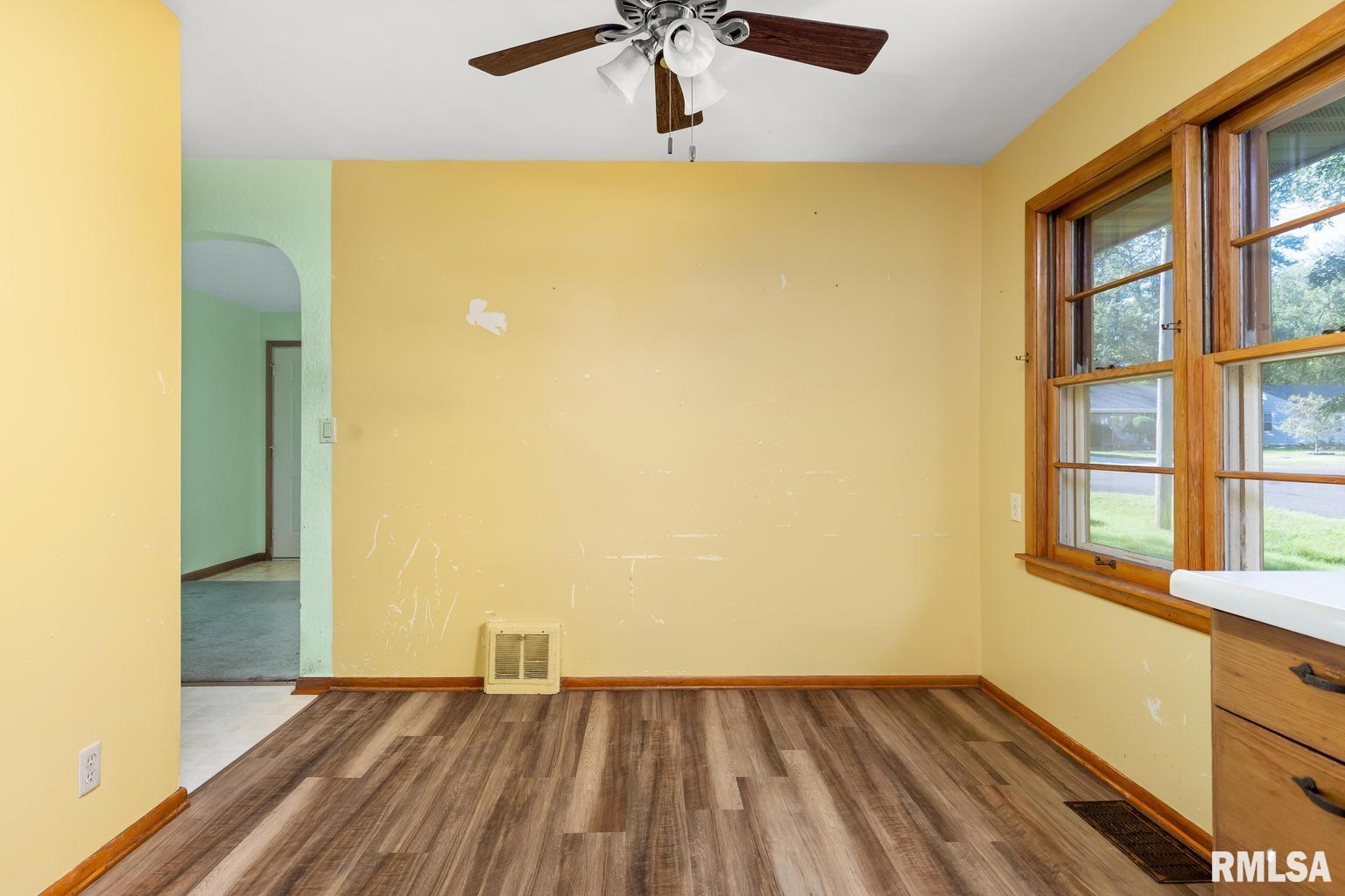 200 Mary Street Washington, IL 61571 - Photo 10 of 26 Gallery Image 10