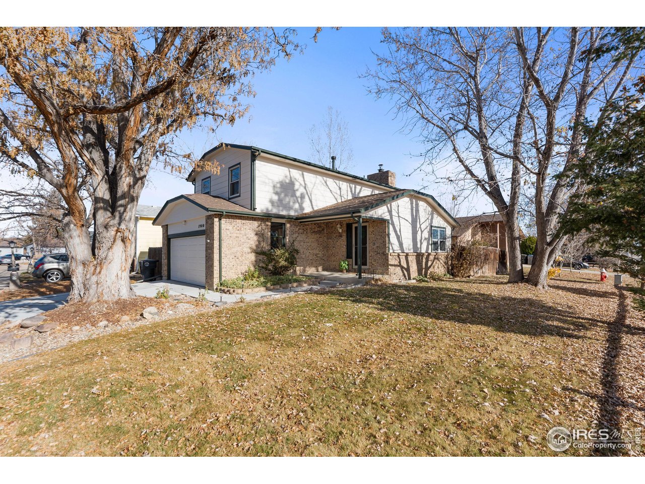 Spacious corner lot- close to park & elementary school