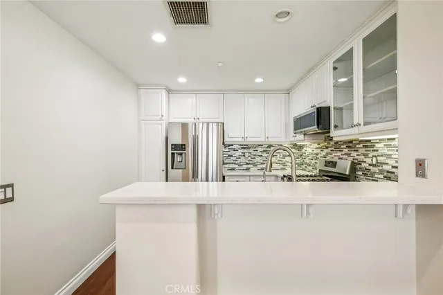 $3,200 | 78 Dovetail, Irvine, CA 92603