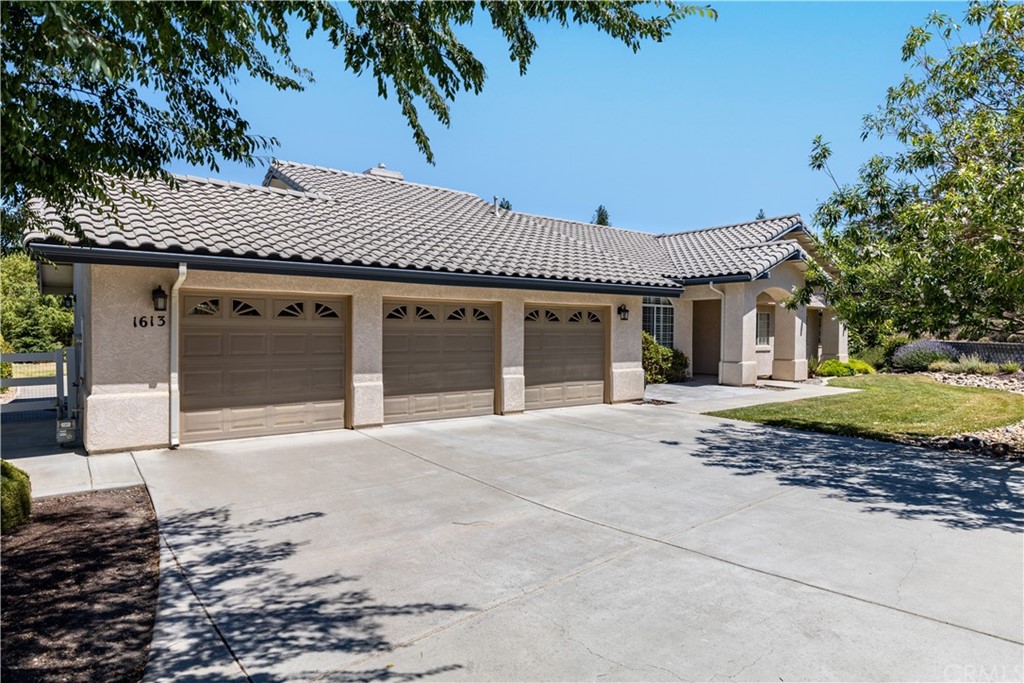 1613 Via Flora Paso Robles, CA 93446 - Photo 2 of 54