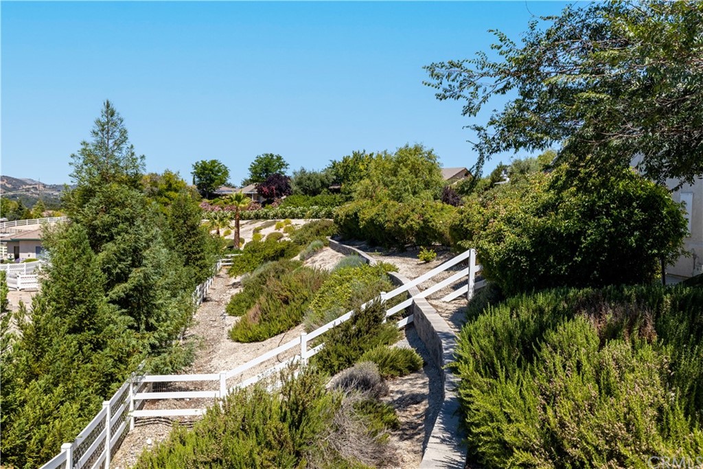 1613 Via Flora Paso Robles, CA 93446 - Photo 3 of 54