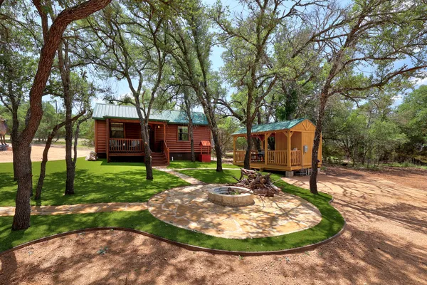 a view of a house with backyard