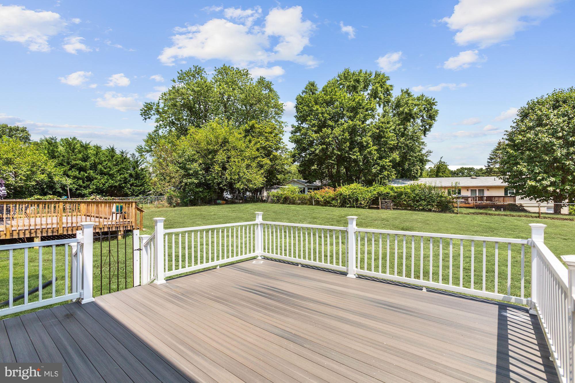 9535 North Laurel Road Laurel, MD 20723 - Photo 38 of 49 Expansive Deck