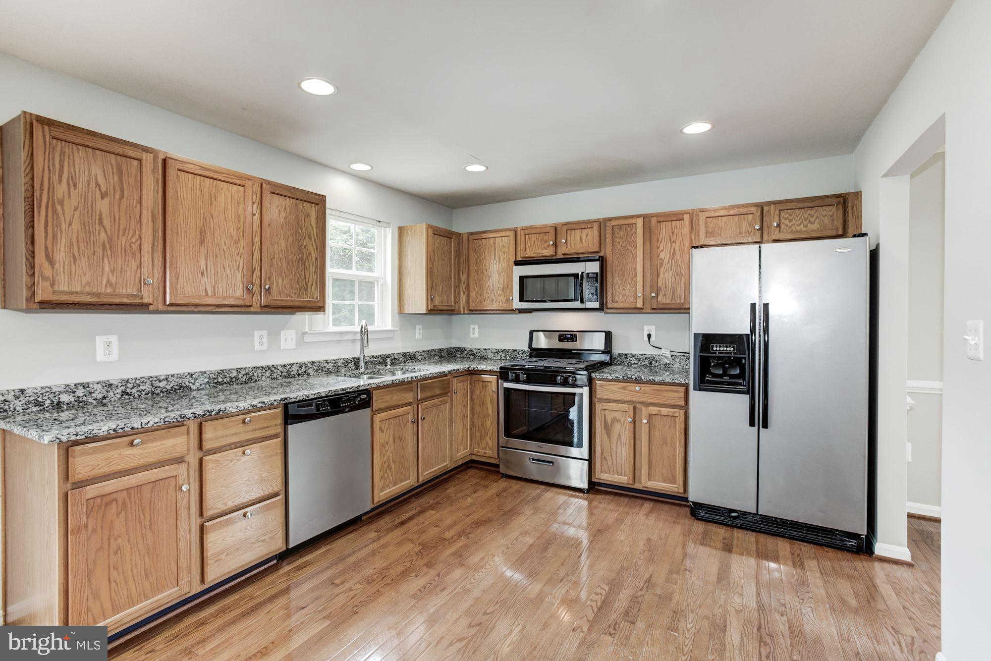 9535 North Laurel Road Laurel, MD 20723 - Photo 10 of 49 Eat-In Kitchen | Stainless Steel Appliances