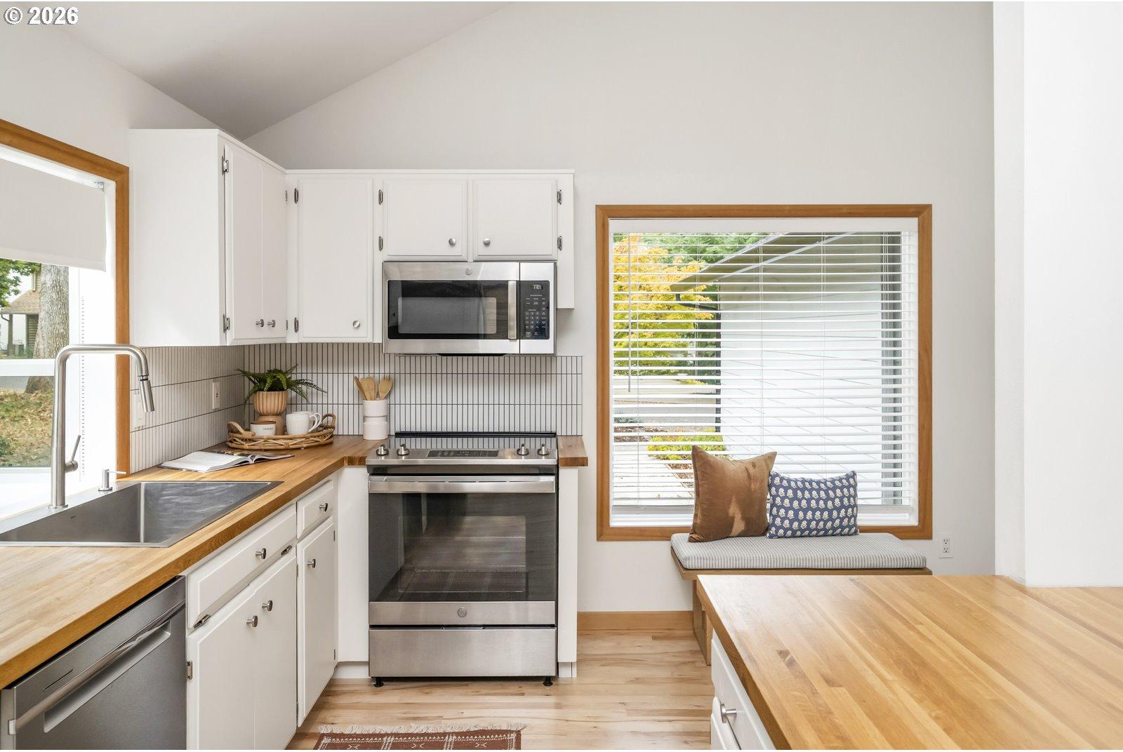 10946 Southwest 65th Avenue Portland, OR 97219 - Photo 25 of 48 Gallery Image 25