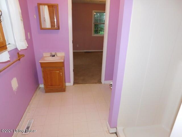 4405 Swope Road Owenton, KY 40359 - Photo 13 of 29 P Bathroom (2)