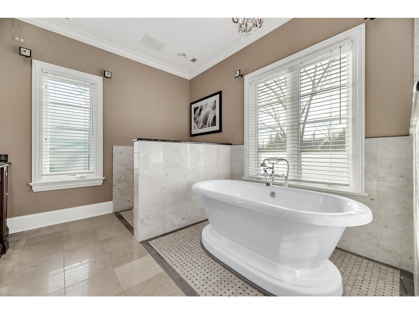 728 Cleveland Road Hinsdale, IL 60521 - Photo 20 of 35 a bathroom with a sink and a bathtub