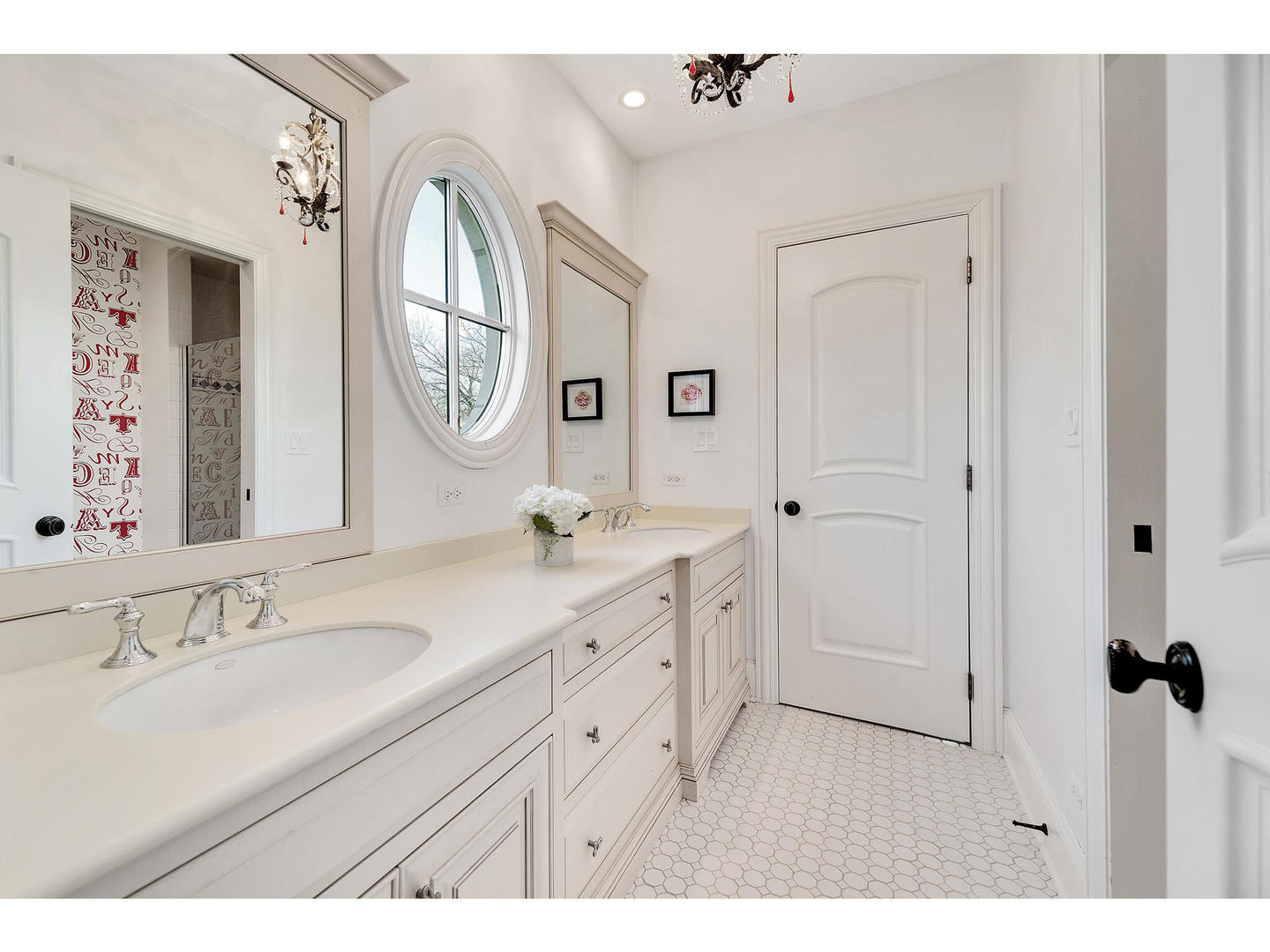 728 Cleveland Road Hinsdale, IL 60521 - Photo 22 of 35 a spacious bathroom with a double vanity sink and a mirror