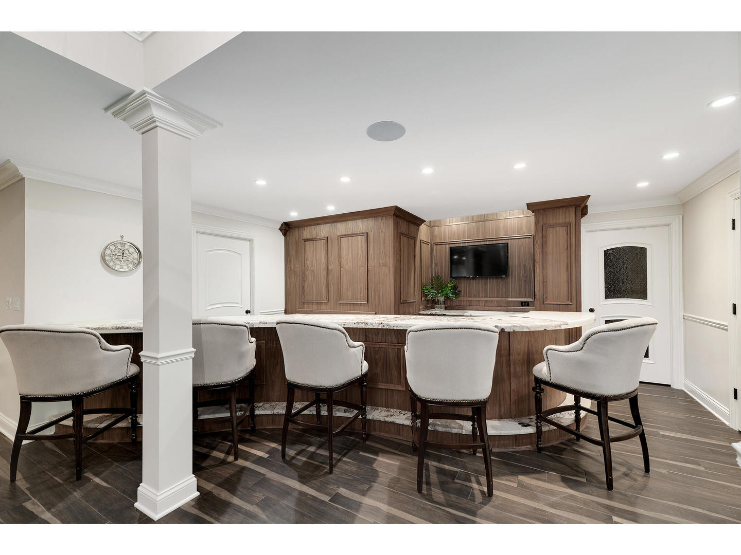 728 Cleveland Road Hinsdale, IL 60521 - Photo 29 of 35 a dining room with a table and chairs