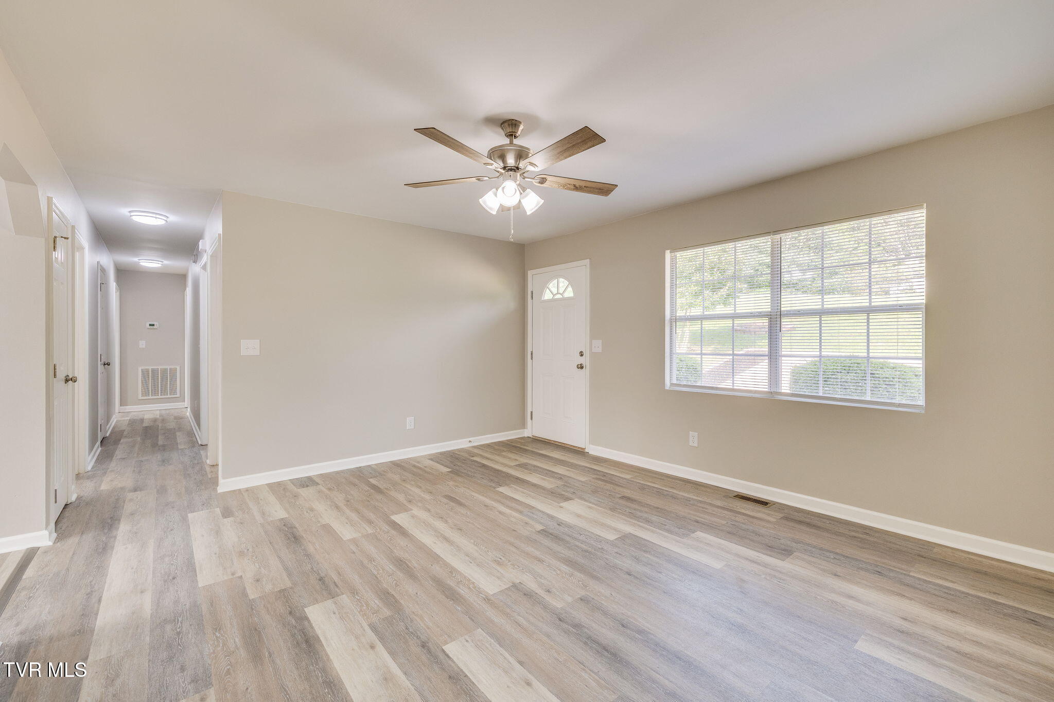 1113 Chippendale Road Kingsport, TN 37660 - Photo 6 of 25 006