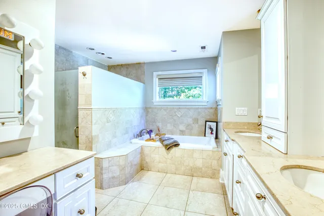 $2,995,000 | 7 Curt Terrace, Greenwich, CT 06831