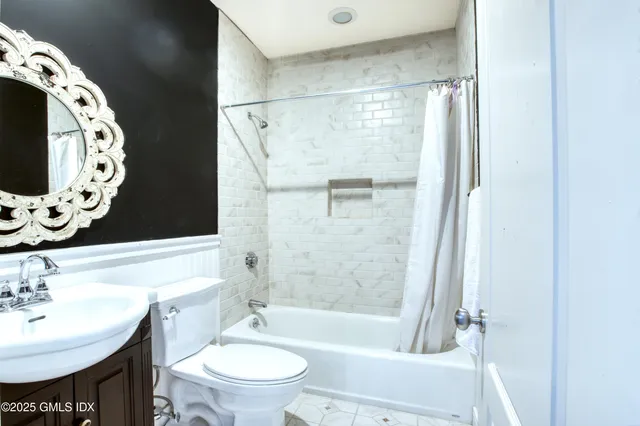 $2,995,000 | 7 Curt Terrace, Greenwich, CT 06831