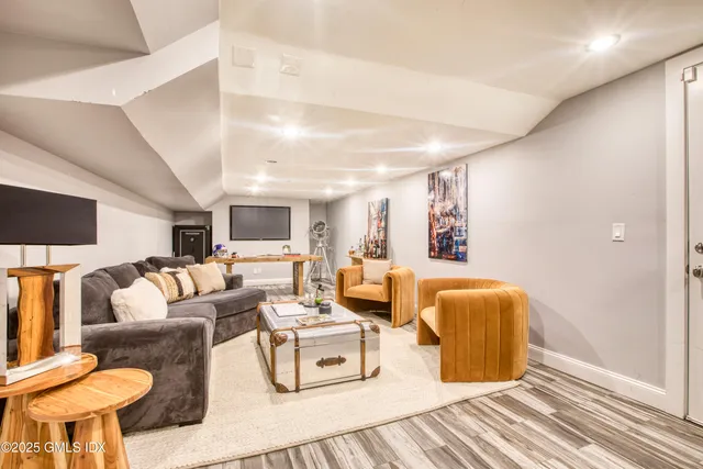 $2,995,000 | 7 Curt Terrace, Greenwich, CT 06831