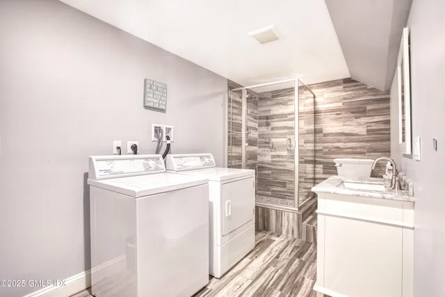 $2,995,000 | 7 Curt Terrace, Greenwich, CT 06831