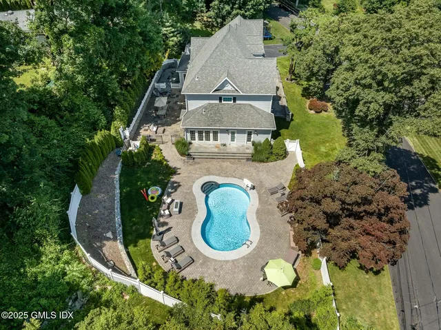 $2,995,000 | 7 Curt Terrace, Greenwich, CT 06831
