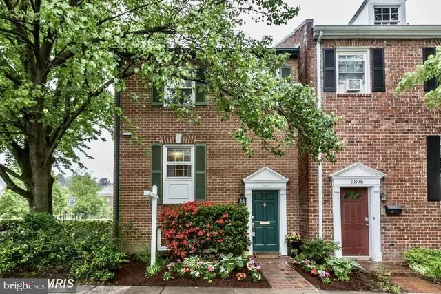 $3,200 | 3898 University Drive, Fairfax, VA 22030