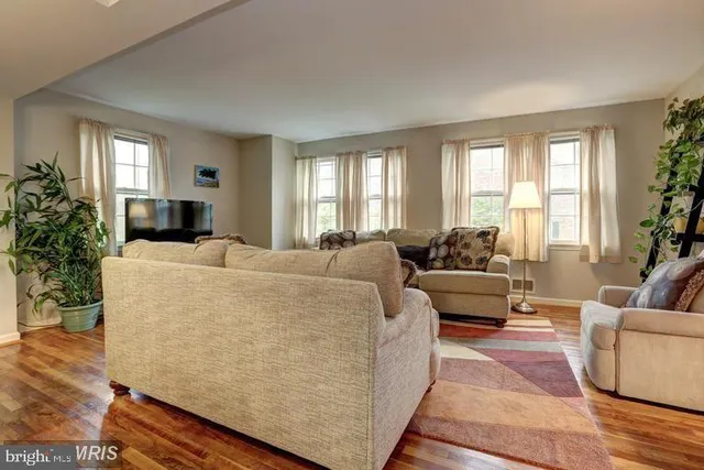 $3,200 | 3898 University Drive, Fairfax, VA 22030