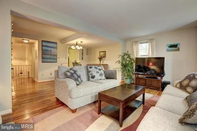 $3,200 | 3898 University Drive, Fairfax, VA 22030