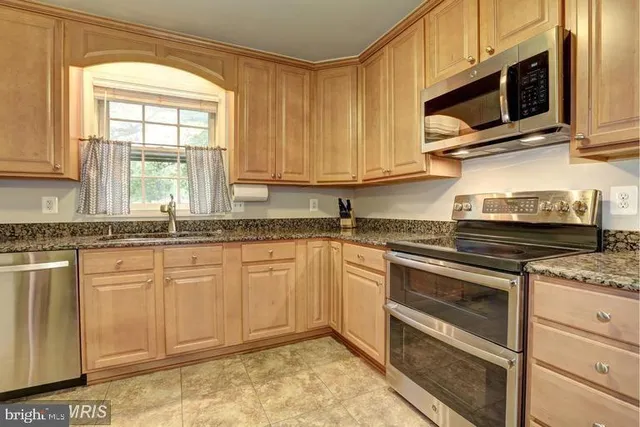 $3,200 | 3898 University Drive, Fairfax, VA 22030