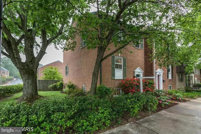 $3,200 | 3898 University Drive, Fairfax, VA 22030