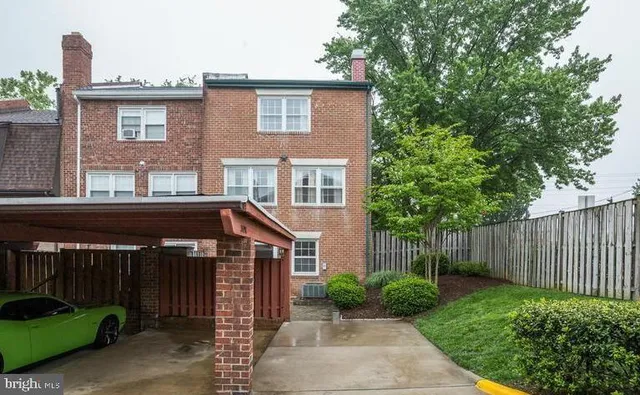 $3,200 | 3898 University Drive, Fairfax, VA 22030