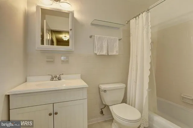 $3,200 | 3898 University Drive, Fairfax, VA 22030