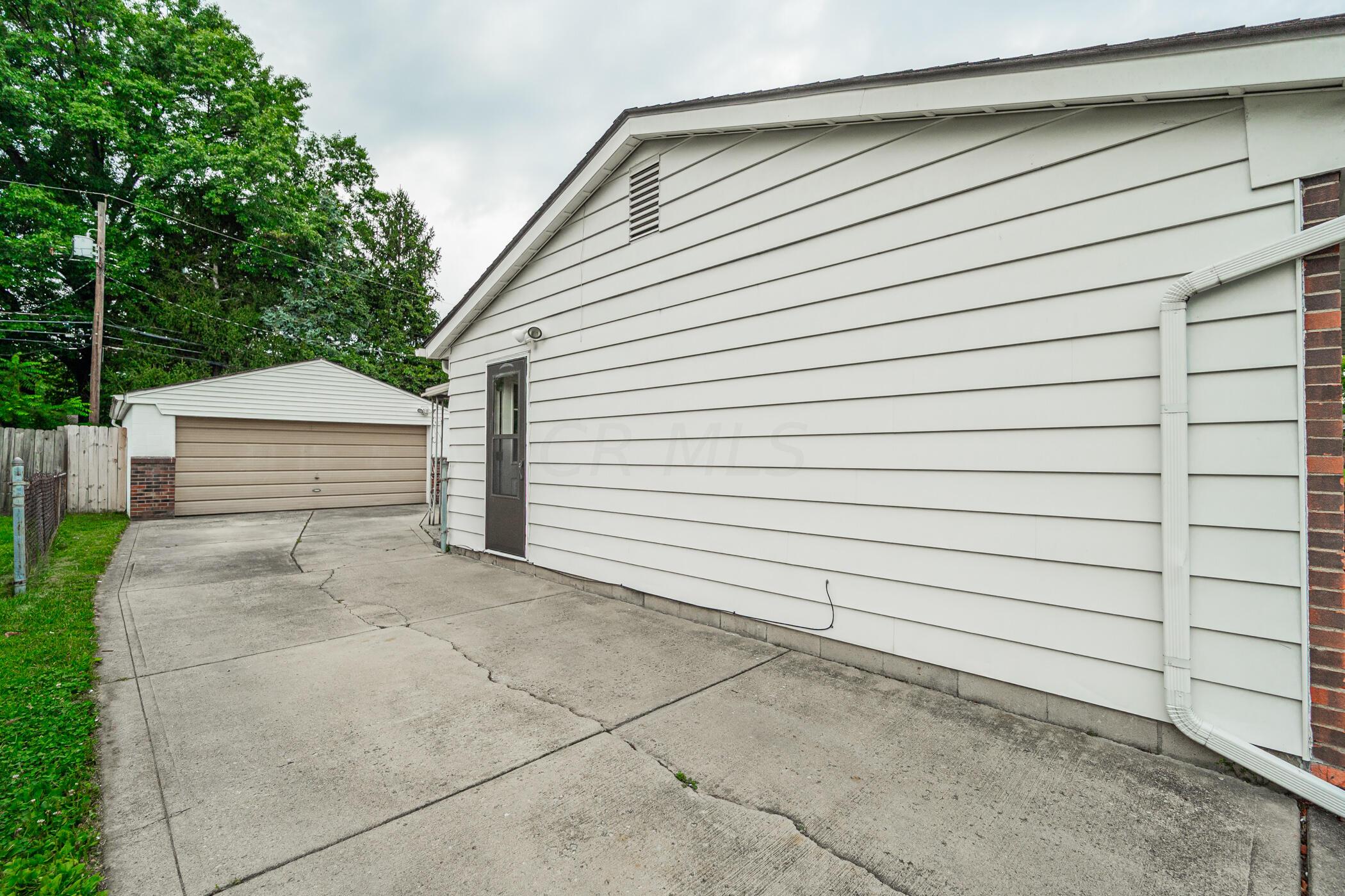 2447 Maybury Road Columbus, OH 43232 - Photo 47 of 55 2447 maybury 051