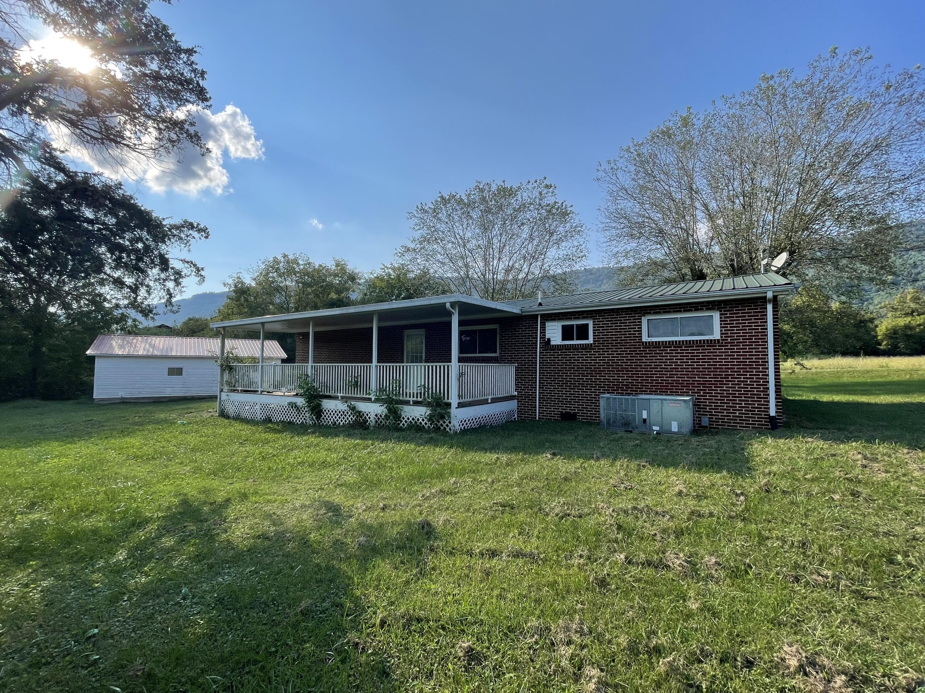 922 Cross Valley Road La Follette, TN 37766 - Photo 8 of 24 E91D502A-567F-46C6-8CE0-2F146D325212
