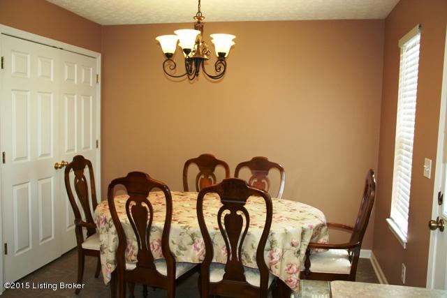 461 Forest Ridge Drive Mount Washington, KY 40047 - Photo 8 of 23 IMG_0155.JPG