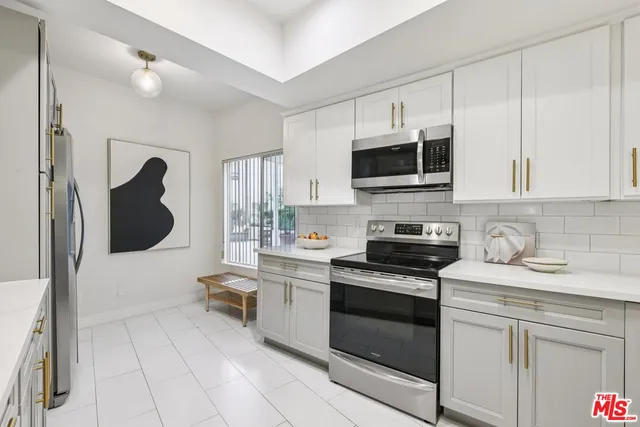 $689,000 | 4242 Stansbury Avenue, Unit 104, Sherman Oaks, CA 91423