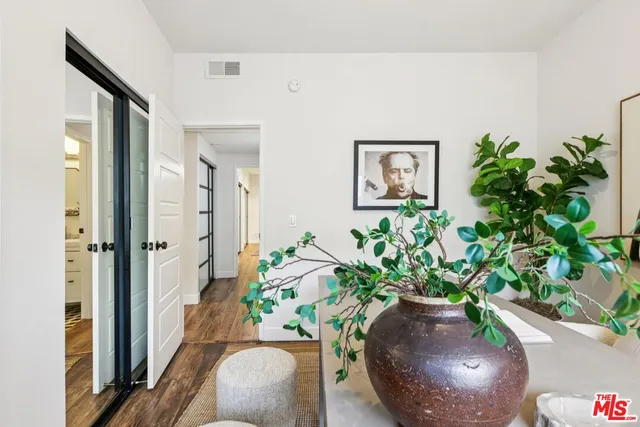 $689,000 | 4242 Stansbury Avenue, Unit 104, Sherman Oaks, CA 91423
