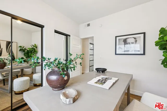 $689,000 | 4242 Stansbury Avenue, Unit 104, Sherman Oaks, CA 91423