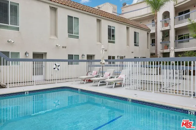 $689,000 | 4242 Stansbury Avenue, Unit 104, Sherman Oaks, CA 91423