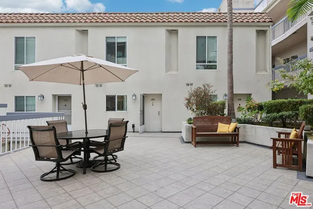 $689,000 | 4242 Stansbury Avenue, Unit 104, Sherman Oaks, CA 91423
