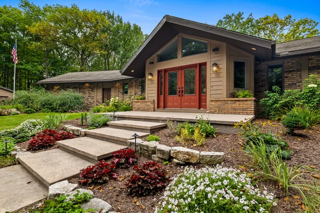 $1,172,000 | W5975 Pheasant Lane, Plymouth, WI 53073