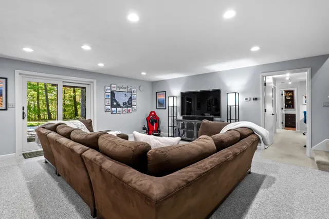 $1,172,000 | W5975 Pheasant Lane, Plymouth, WI 53073