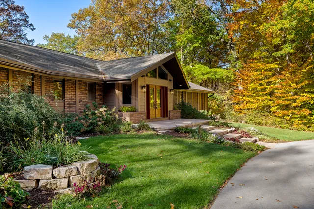 $1,172,000 | W5975 Pheasant Lane, Plymouth, WI 53073