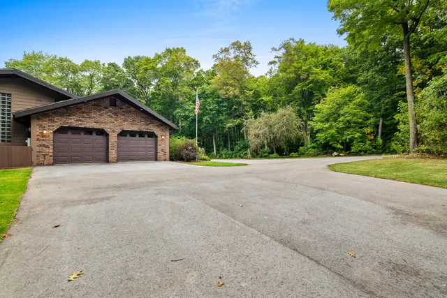 $1,172,000 | W5975 Pheasant Lane, Plymouth, WI 53073