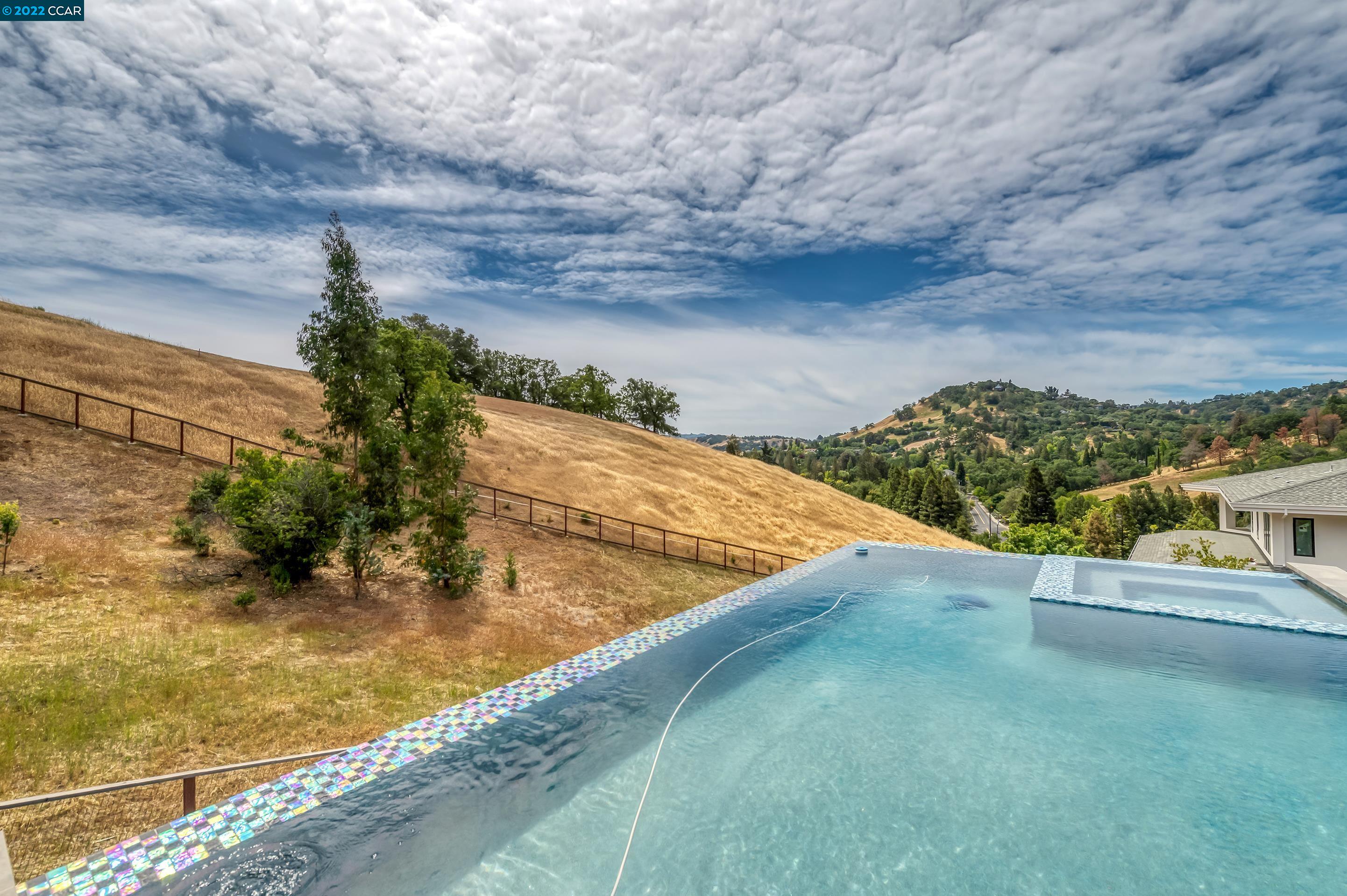 155 Arbor View Lane Lafayette, CA 94549 - Photo 31 of 32 a view of a dry yard with wooden fence